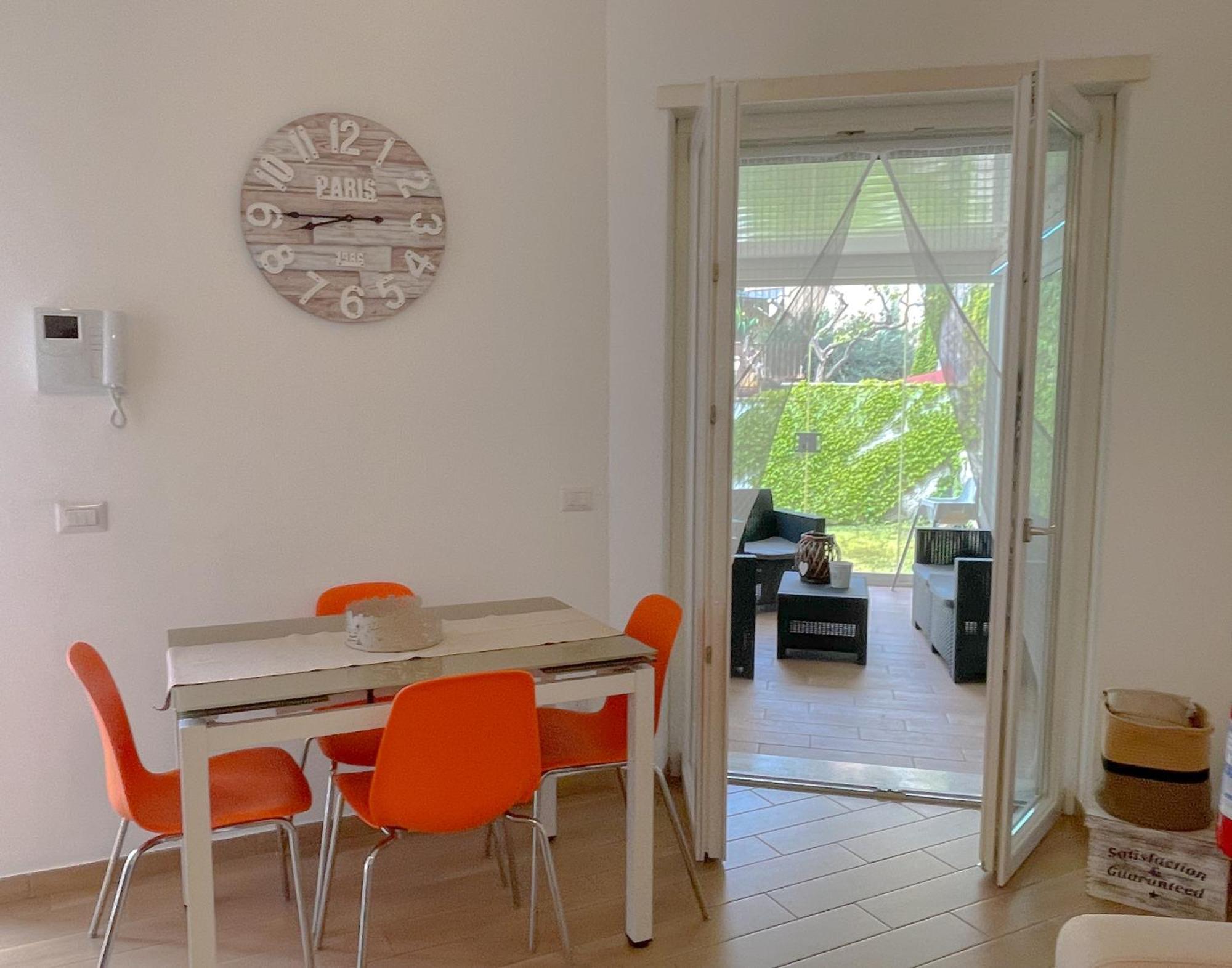 The Shabby House - Charming Seaside Retreat In Central Anzio, Steps From Beach And Train Station Ngoại thất bức ảnh