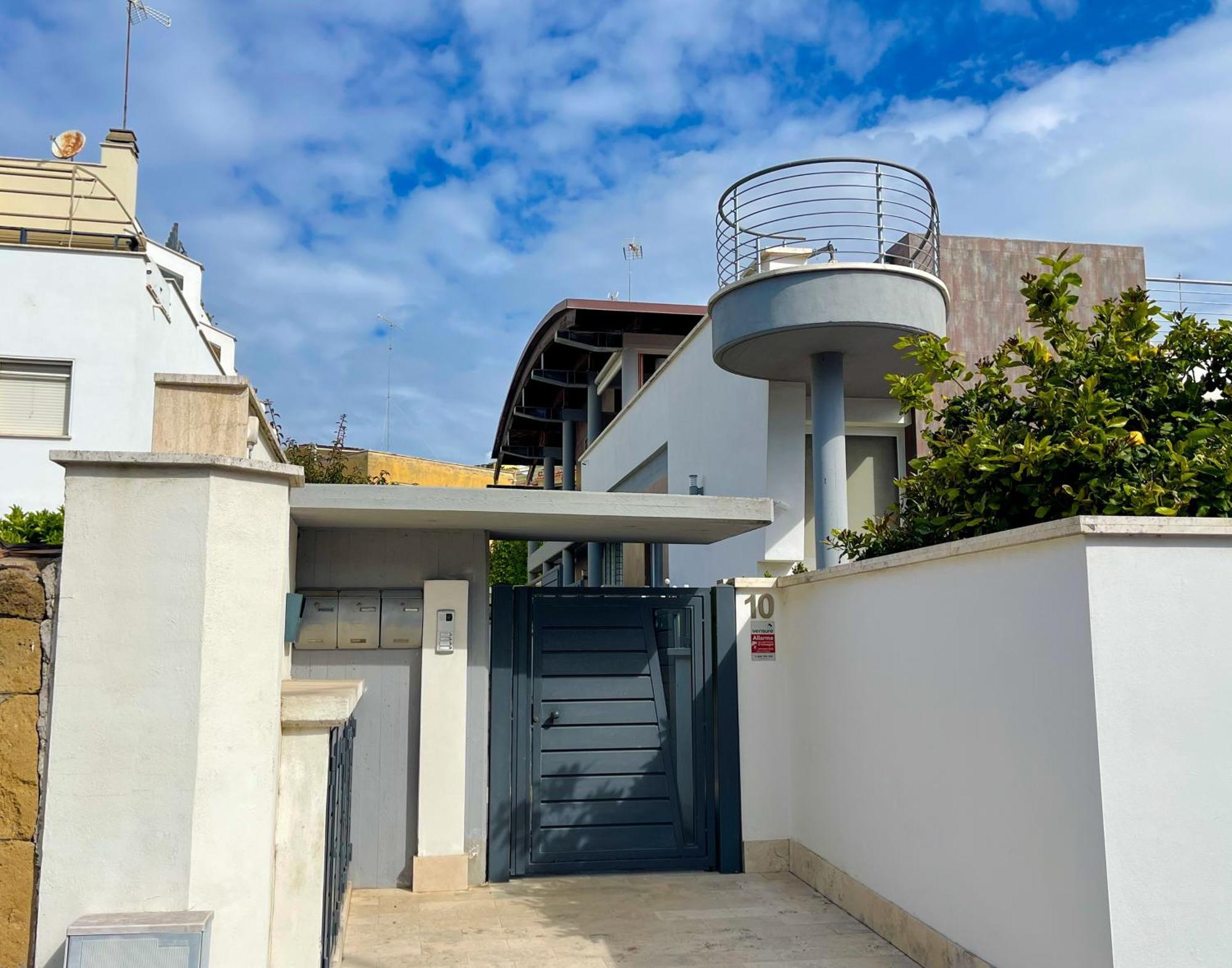 The Shabby House - Charming Seaside Retreat In Central Anzio, Steps From Beach And Train Station Ngoại thất bức ảnh