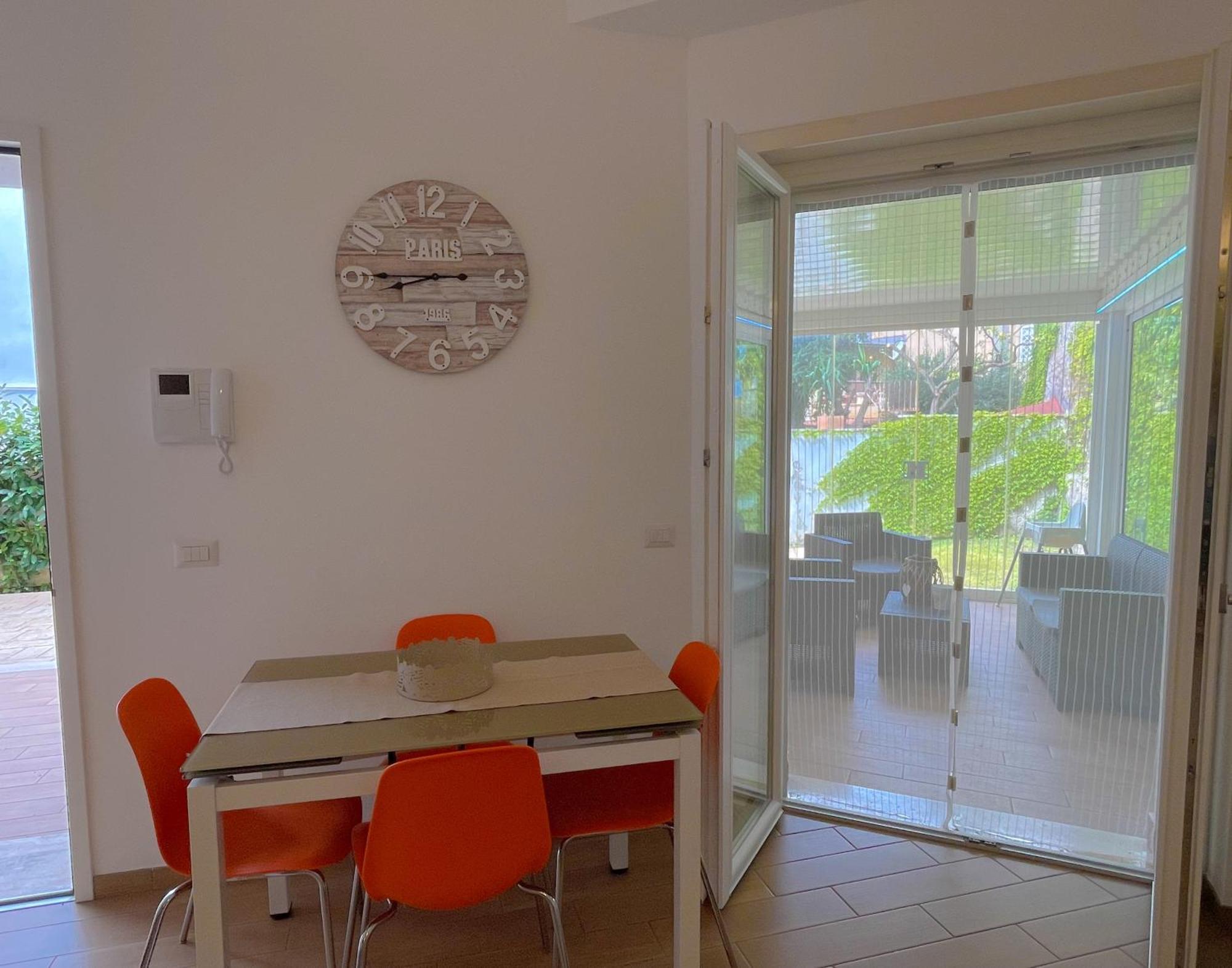 The Shabby House - Charming Seaside Retreat In Central Anzio, Steps From Beach And Train Station Ngoại thất bức ảnh
