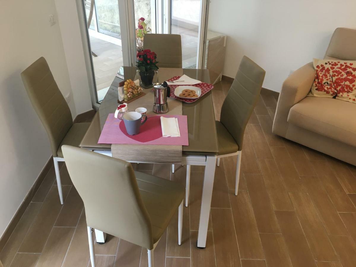 The Shabby House - Charming Seaside Retreat In Central Anzio, Steps From Beach And Train Station Ngoại thất bức ảnh
