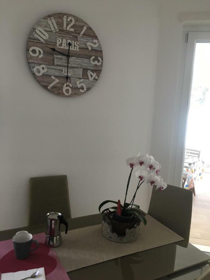 The Shabby House - Charming Seaside Retreat In Central Anzio, Steps From Beach And Train Station Ngoại thất bức ảnh