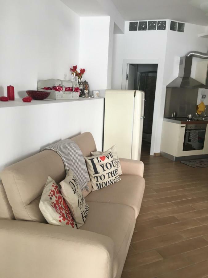 The Shabby House - Charming Seaside Retreat In Central Anzio, Steps From Beach And Train Station Ngoại thất bức ảnh