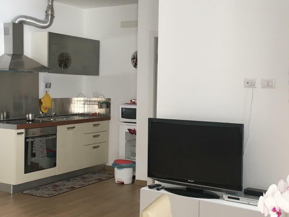 The Shabby House - Charming Seaside Retreat In Central Anzio, Steps From Beach And Train Station Ngoại thất bức ảnh