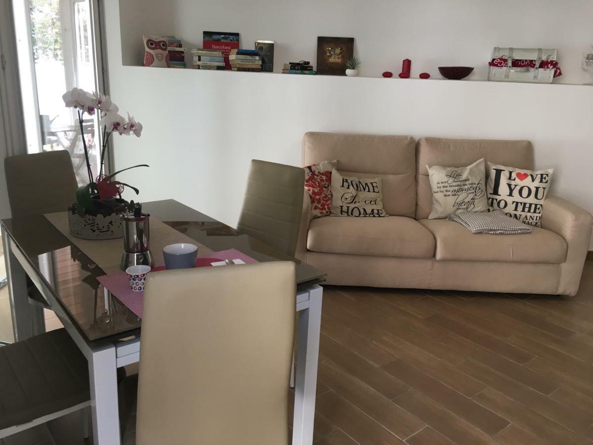 The Shabby House - Charming Seaside Retreat In Central Anzio, Steps From Beach And Train Station Ngoại thất bức ảnh
